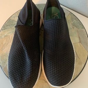 Used womens Skechers